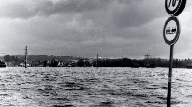 Blick von der B&nbsp;27 auf Allmendshofen: Was erscheint wie das Bild einer Stadt an der Meeresküste ist der Donaueschinger Stadtteil ...