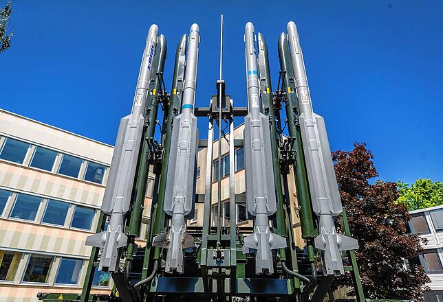 Das Flugabwehrsystem IRIS-T SLM Ende Mai 2023 auf dem Überlinger Firmengelände. Mit der Produktion des Luftverteidigungssystems, das ...