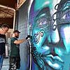 Markus Börsig (links) hat Graffiti-Künstler Jonas Fehlinger während dessen Arbeiten auf dem alten Saba-Gelände angesprochen. Einige Zeit ...