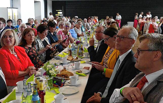 Volles Haus beim Verbandsjubiläum des Landfrauenverbandes Württemberg-Hohenzollern in der Stadthalle Sigmaringen.