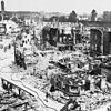 Spreng- und Brandbomben haben die historische Innenstadt in ein Ruinenfeld verwandelt: Blick auf Friedrichshafen nach dem britischen ...