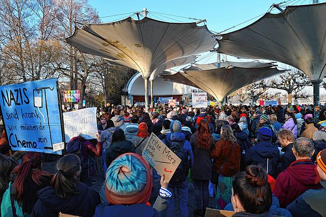 Bild 44: Demo vom Herosé-Park bis zum Stadtgarten: Konstanz geht auf die Straße – wir haben die Bilder!
