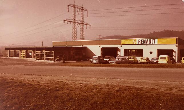 Seit 1978 befindet sich das Autohaus Bartholomä im Gewerbegebiet Kaitle zwischen Waldshut und Tiengen. Das Bild entstand kurz nach dem ...