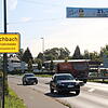 Der Verkehr rollt wieder durch Fischbach. Hier am Ortseingang aus Richtung Immenstaad.