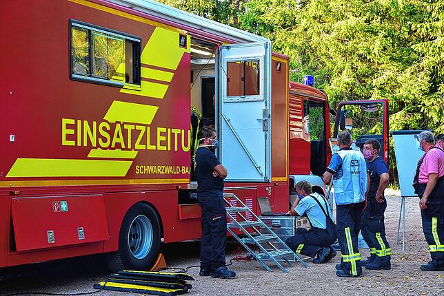 Die technische Einsatzleitung der Feuerwehr kordiniert den Einsatz der Wehren.