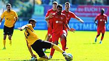 Er weiß, wann er zur Grätsche ansetzen muss: Michail Karvouniaris vom FC Öhningen-Gaienhofen ist in der Bezirksliga-Topelf der Trainer. ...