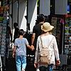 An einem schönen Sommertag durch die Karlstraße bummeln, das hat was. Aber hat dann auch immer jedes Geschäft zur gleichen Zeit geöffnet?