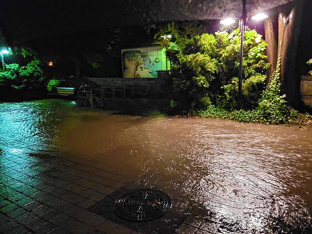 Bild 7: Starkregen setzt Überlingen unter Wasser