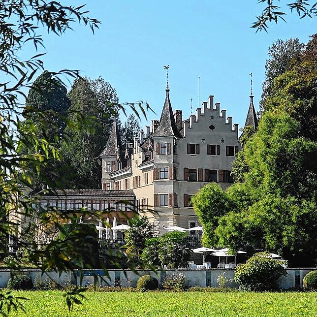 Der Seeburgpark in Kreuzlingen mit der namensgebenden Seeburg ist nach einem Kilometer erreicht.