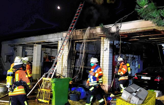 Nach drei Stunden Löscharbeit konnte der Einsatz beendet werden.