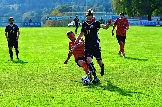 Bild 21: FC Hochrhein besiegt den FC Wallbach deutlich mit 4:0 &ndash; und wir haben die Bilder!