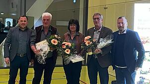 Volker Diener (von links), Geschäftsführer des Maschinenrings, verabschiedet Willi Holzenthaler, Elisabeth Bader, Peter Mühlbach, Bernd ...