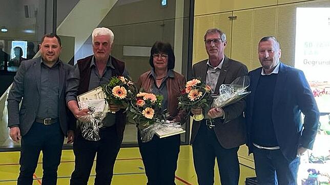 Volker Diener (von links), Geschäftsführer des Maschinenrings, verabschiedet Willi Holzenthaler, Elisabeth Bader, Peter Mühlbach, Bernd ...