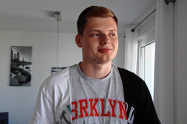 Evgeniy Parfonov, 18, ist im März mit Großmutter, Mutter und seinem kleinen Bruder aus der ukrainischen Stadt Slowjansk über Polen nach ...