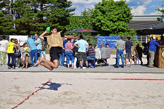 Bild 7: Bilder von der Einweihung des Beach-Handballfelds in St. Georgen