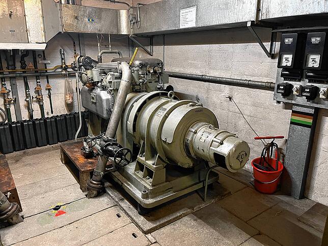 34.000 Franken hat der Sulzer Dieselmotor gekostet. Zwei davon stehen im Bunker. Beide sind noch voll funktionsfähig und haben noch für ...