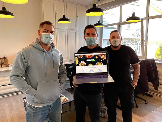 Pascal Fischer, Philip Vögele und Marc Krajewski (v.li.) haben mit ihrem Start-up Food Alley ein regionales Lieferando aufgebaut.