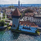 Vom Rheintorturm führte die Rheinbrücke im Mittelalter auf die andere Seite. Sie diente nicht nur zum Übertritt in die Stadt, sondern ...