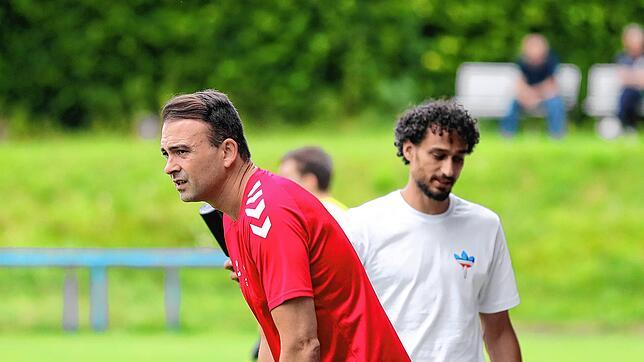 Das Trainerteam des SC Konstanz-Wollmatingen, David D‘Incau (links) und Adel Grimm, haben sich mit dem 4:2 gegen den SC ...