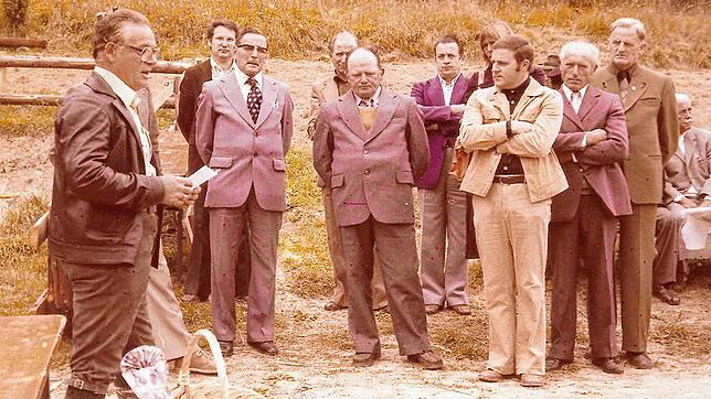 Die Anlage wurde am 28. September 1978 durch den damaligen Bürgermeister Otto Sieber (dritter von rechts) und Ortsvorsteher Leo Bantle ...