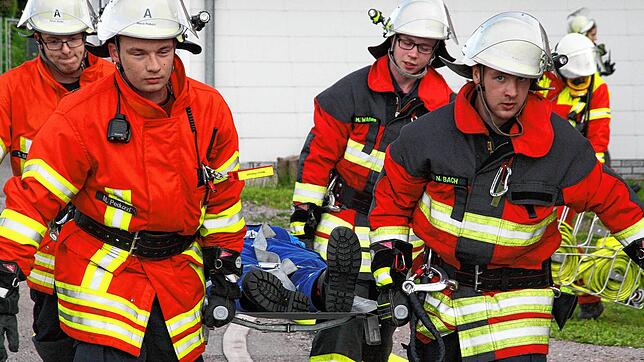Die Feuerwehren im Kreis schützen sich ebenfalls gegen Corona. Die Einsatzstärke der Truppe ist laut Kreisbrandmeister Dominik Rotzinger ...
