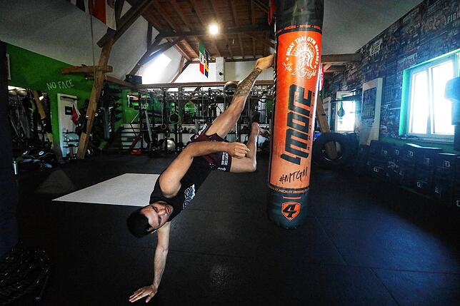Bild 1: Sportlerwahl Überlingen: Kickboxer träumt von der Profikarriere in Fernost