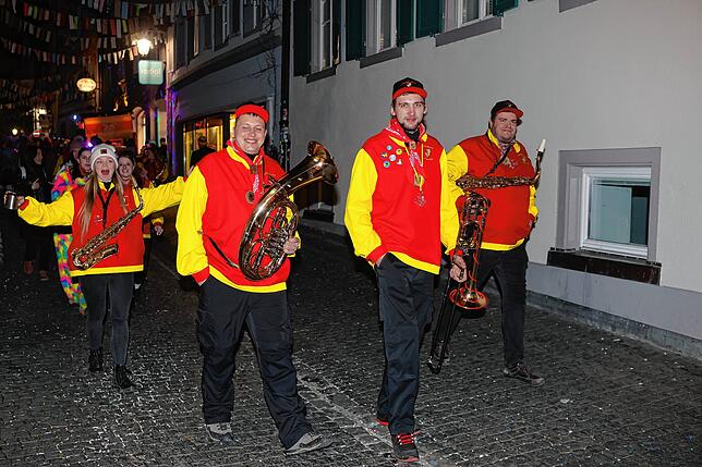 Bild 28: Konstanzer Straßenfasnacht 2025: Am Rosenmontag steigt die Stimmung nochmals