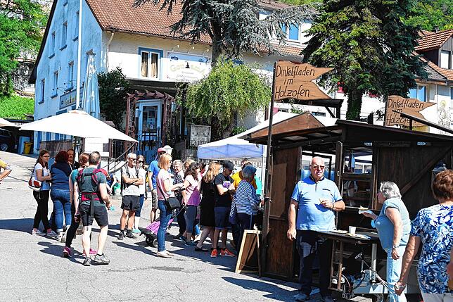 Auch für das leibliche Wohl war auf dem Handwerkermarkt bestens gesorgt. Am Stand von Jürgen und Karoline Müller aus Ravensburg gab es ...