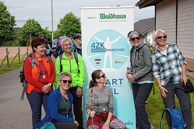 Bild 34: 180 Teilnehmer beim 42-Kilometer-Wandermarathon: Das sind die Bilder