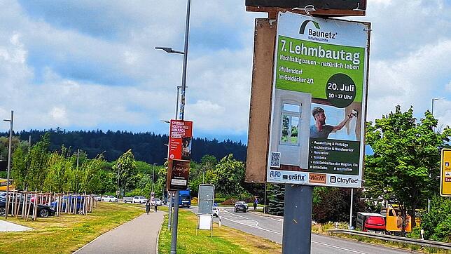 Die Plakatierung in der Pfullendorfer Innenstadt muss geändert werden. Die Plakate verschandeln das Stadtbild.
