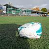 Den Kunstrasenplätzen in Singen soll es nicht so gehen, wie diesem Fußball, dem die Luft ausgegangen ist. Vor allem der ...