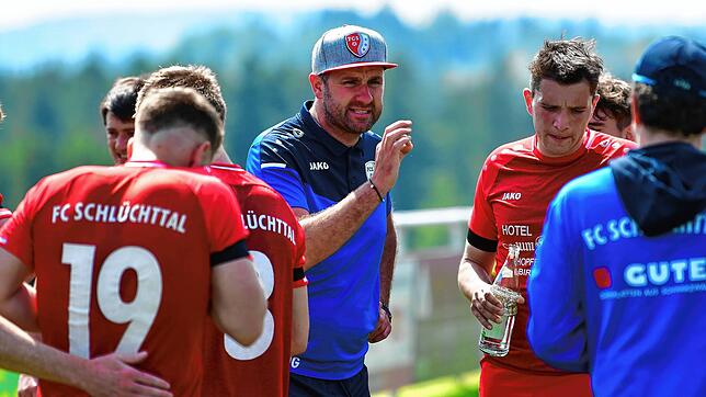 Weiter geht‘s: Michael Gallmann (Mitte) geht beim FC Schlüchttal im Sommer in die vierte gemeinsame Saison.