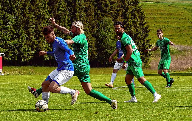 Bild 28: Der TSV Aach-Linz kantert Spfr Owingen-Billafingen 7:0 nieder. Wir waren mit der Kamera dabei.
