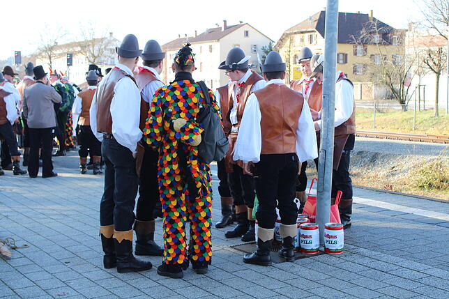 Die Zimmerer waren gut gegen Durst gerüstet. Alle Gruppierungen freuten sich auf das grroße Narrentreffen in Bad Cannstatt.