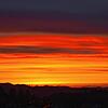 Jahresabschluss: Mit einem Sonnenuntergang in Schwarz-Rot-Gold ging der Sonntag, 27. Dezember, zu Ende.