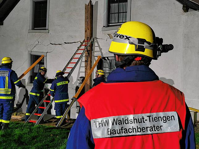 Seit den 1990er Jahren verfügt das Waldshuter THW Waldshut über eine auf Standfähigkeit von Bauwerken nach Schadensereignissen ...