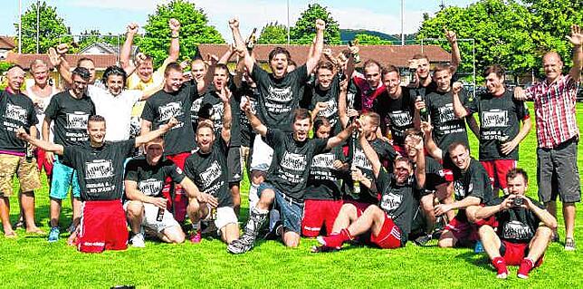 Meister mit Michele Masi: In seiner ersten Saison als Cheftrainer kehrte Michele Masi (hinten, dritter von links) im Sommer 2015 mit dem ...