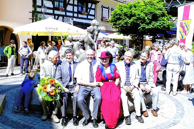 Einweihungsfeier für den Brunnen der Gemeinsamkeit im Juni 2000.