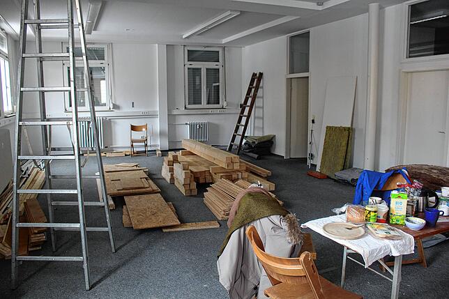 So sehen die neuen Guckloch-Räume aktuell noch aus. Das Holz stammt aus dem alten Cinéma in der Friedhofstraße.