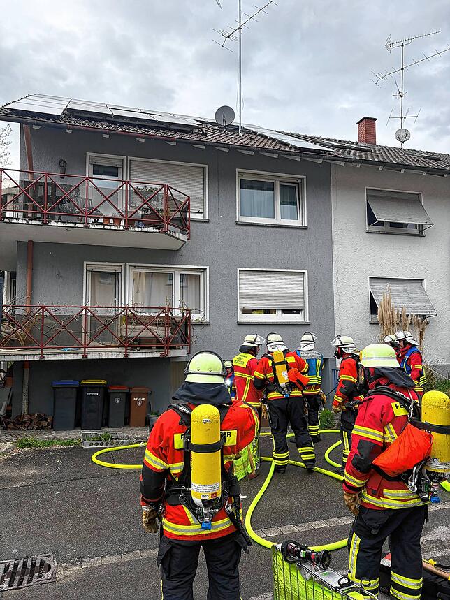 Die Feuerwehr war mit 45 Einsatzkräften und neun Fahrzeugen vor Ort. Es war der vierte Einsatz am Ostersonntag.