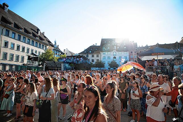 Bild 28: Mit &bdquo;Chasing Cars&ldquo; und weiteren Lieblingsliedern: So war der Auftakt bei Stars in Town