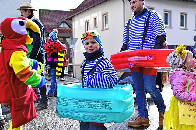 Bild 3: St. Georgen feiert Fasnacht: Kinderumzug mit Elfen, Piraten & Schneemännern – die besten Fotos!