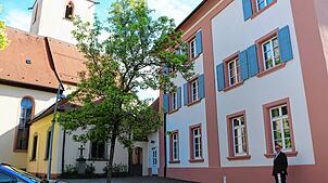 Das Hüfinger Pfarrhaus bleibt im Besitz der Kirche. Ein Gemeindeleben ohne Pfarrhaus wäre nicht denkbar, so der stellvertretende ...