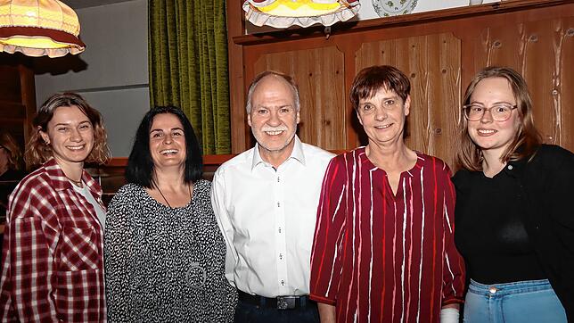 Die stellvertretende Vorsitzende Ramona Förg (von links), Beisitzerin Bettina Fleig, Kassiererin Ute Wimmer und Jugendsprecherin Sarah ...