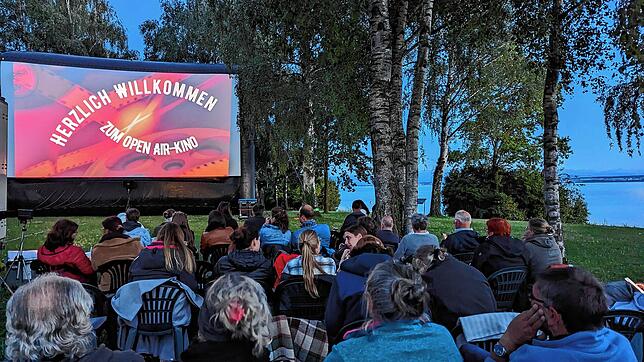 Auf der 72-Quadratmeter-Leinwand sind zehn Filme zu sehen. Los geht es am 19. Juli mit dem Thriller „Der Gesang der Flusskrebse“.