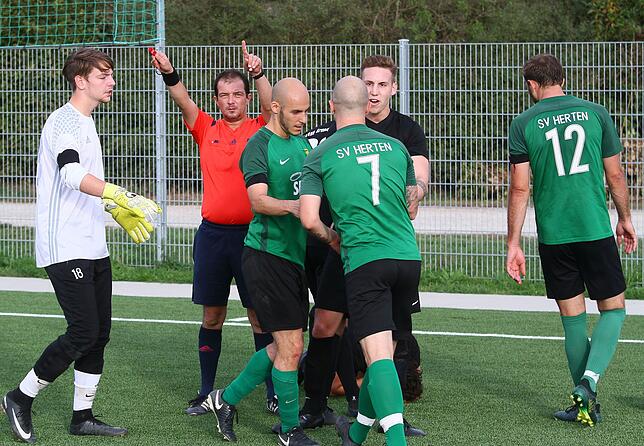 Bild 16: SpVgg. Brennet-Öflingen feiert 6:1-Kantersieg beim SV Herten