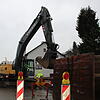 In der Freiburger Straße wird bereits kräftig gearbeitet, der Bagger ist am Werk. Zusätzlich werden jetzt noch Gasleitungen verlegt.