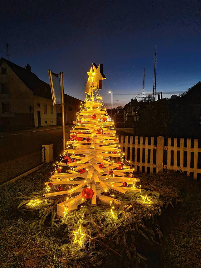 Dieser kreative Weihnachtsbaum in Wutöschingen stammt von Silke Moser.