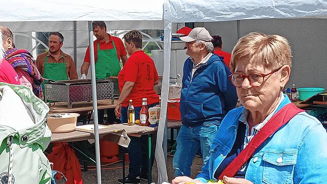 Bild 28: Bilder vom Einweihungsfest soziales Projekt Pfarrwiese