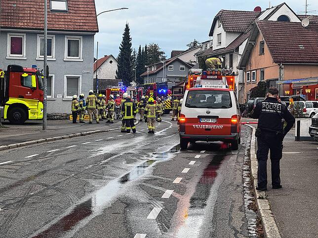 Die Feuerwehr wurde am Montag, 7. Oktober, zum Brand gerufen. Zahlreiche Einsatzkräfte waren vor Ort, und die Radolfzeller Straße musste ...